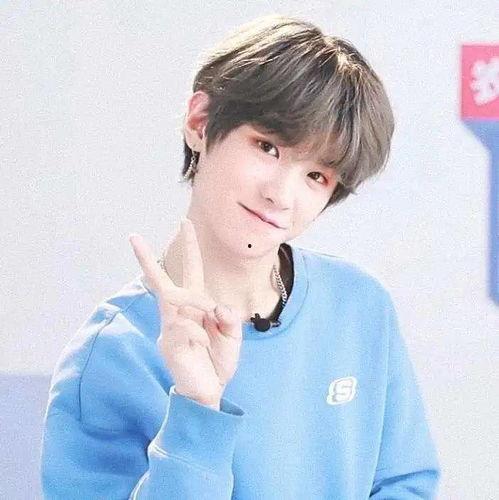 娱乐吃瓜酱黄明昊,娱乐吃瓜界的“瓜王”