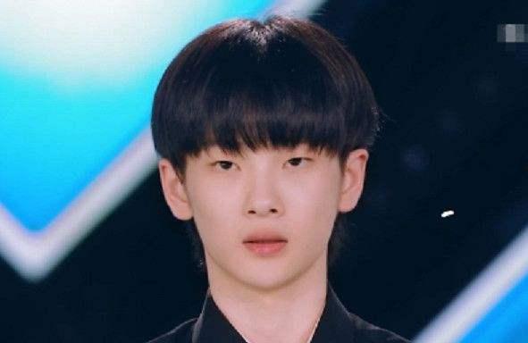 娱乐吃瓜君黄明昊,娱乐吃瓜界的“瓜王”崛起之路