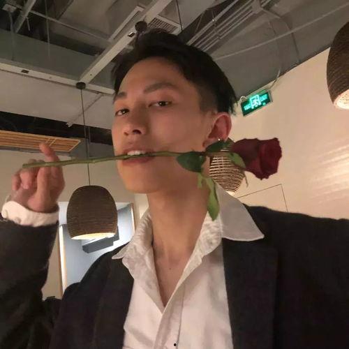 娱乐吃瓜酱的头像男,揭秘男星头像背后的故事