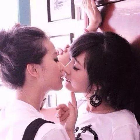 娱乐圈吃瓜爆料半分钟,明星恋情曝光，幕后真相令人震惊！